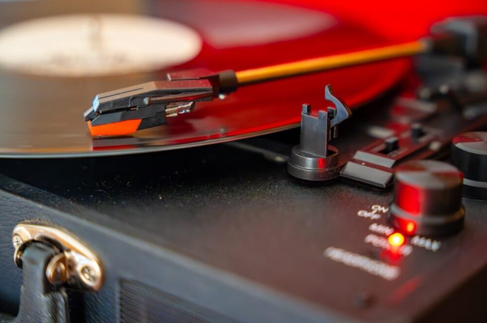 Ascolto musicale in una listening bar