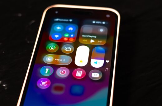 Screenshot di iOS 27 con Siri AI