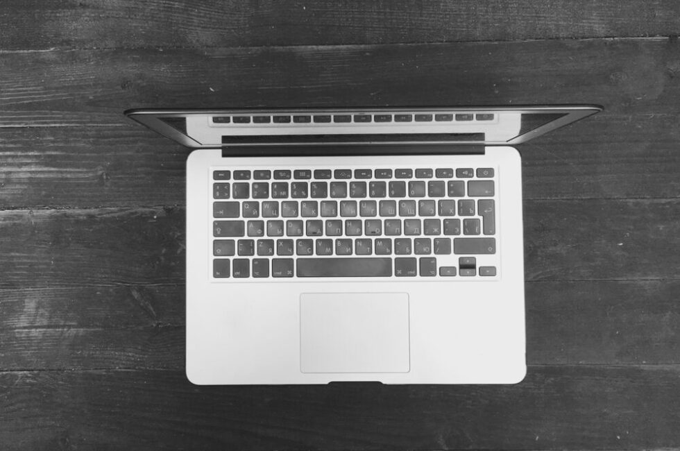 Immagine del nuovo MacBook OLED